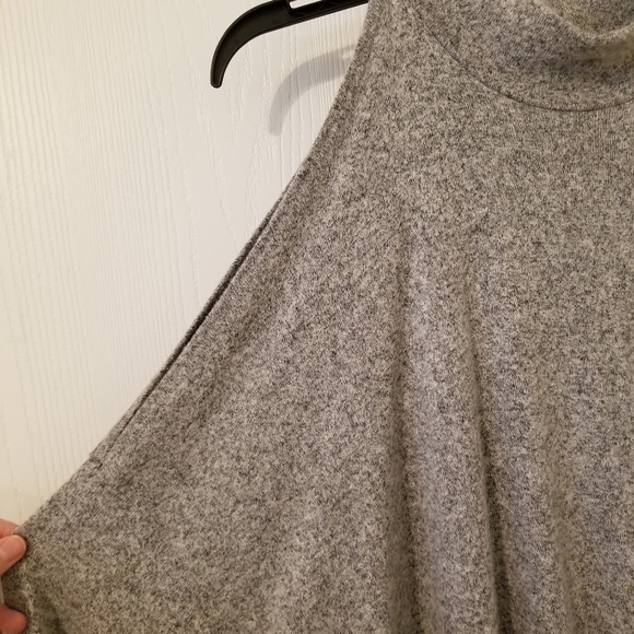 Grey cold shoulder turtle neck sweater, Large - Picture 2 of 3